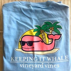 Vineyard Vines Men’s small graphic pocket tshirt.